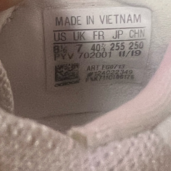 Womens ULTRABOOST 1.0 SHOES - Picture 9 of 9